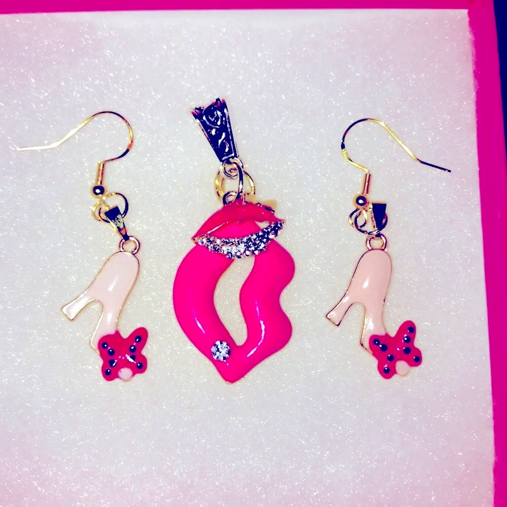 New Sexy Gold/925 👄Pendant w/👠Earrings
